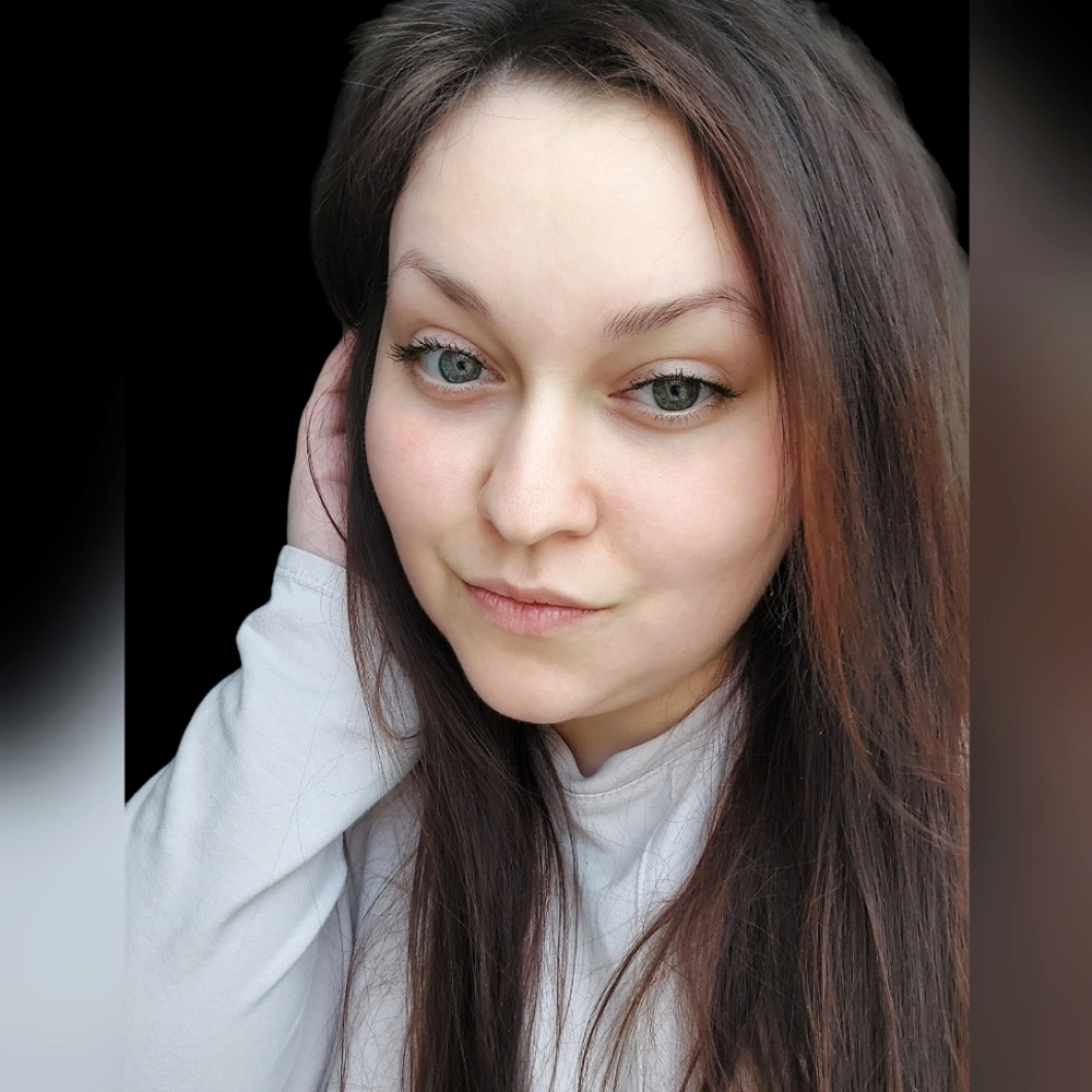 Hi! 🫶 I'm Ana.💕Welcome to my wardrobe🤗!